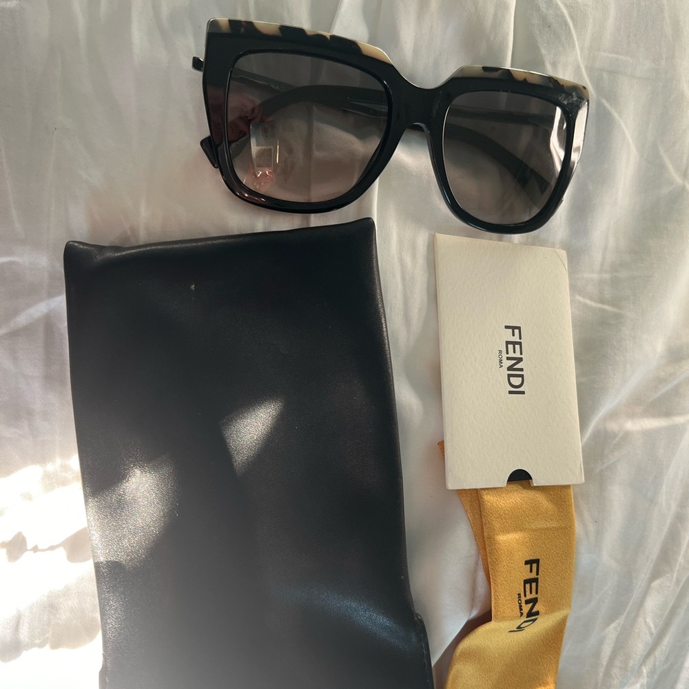 Fendi oversized tortoiseshell sunglasses with authenticity card